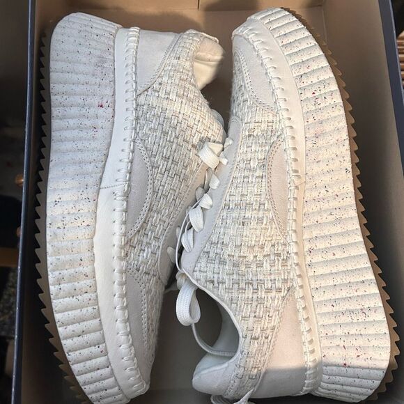 Universal Thread Persephone Sneakers NEW - Picture 2 of 2